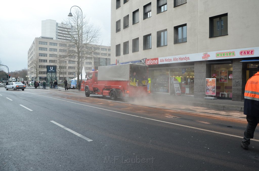 Stadtbus fing Feuer Koeln Muelheim Frankfurterstr Wiener Platz P363.JPG
